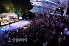 한 여름밤의 힐링 선율… 보문산 숲속의 열린음악회