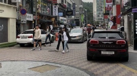 차 반 사람 반 둔산동·궁동 보행환경개선지구 보행자 안전 우려