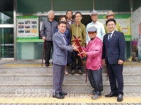서재원 옹, 청주 용암2동 행정복지센터에 장수지팡이 기탁