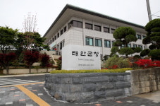 태안군청 정문, 개방형 청사로 탈바꿈