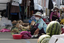 [르포] 폭염·코로나·불경기… 시장상인들 삼중고