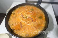 대전은 칼국수도 골라 먹는다… 칼국수의 성지를 찾아서