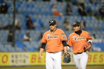 한화이글스 두산전 7-0 승리… 홈 개막전 시원한 불방망이