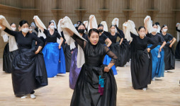 흰 천에 담긴 민족의 얼… 살풀이춤 계승길 활짝