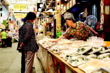 볼거리 먹거리 즐길거리 가득한 육거리종합시장