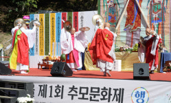 희생자들의 넋 기리며