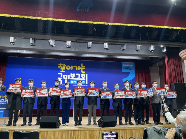 한동훈 윤 대통령 직무 정지 촉구 vs 이재명 환영 vs 한동훈 탄핵 찬성 혼전된 정치관 세계
