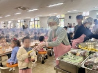 [르포]밥 대신 빵 나온 날…급식노동자 총 파업 학교현장 가보니