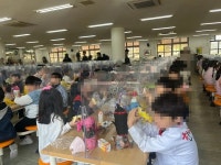 [르포]밥 대신 빵 나온 날…급식노동자 총 파업 학교현장 가보니