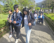 [4월 20일은 장애인의 날] 익숙한 길이 울퉁불퉁하고 어두운지 몰랐어요