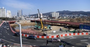 완전 개통 앞둔 유등교 가설교량