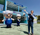 와인족욕·물총싸움… 30주년 유성온천축제 어디까지 즐겨봤니
