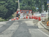 통행 불편·먼지 풀풀 상수도 공사… 수안보 상인들 장사 접으란 거냐