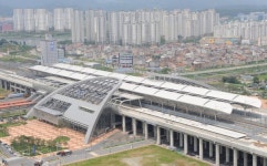 물 새는데 주차장도 부족… 겉만 화려한 오송역