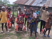 의료·미용에 화장실 만들고 도로 보수까지 강행군