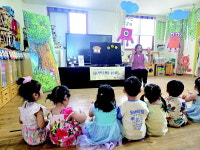 마술주머니에 꽃 넣어서 엄마 주려고요 교육서 피어난 효심