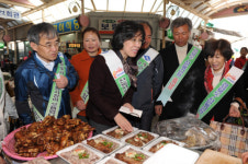 경북도 정무부지사-대구시 주부 투어단 전통시장 살리자 장보기 앞장