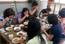 포항 용흥동주민센터 직원, 착한가격업소 지원