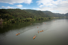카누 즐기며 자연의 낭만 만끽하세요