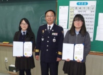 여고생 착한 맘씨… 길가다 주운 30만원 신고해 주인 돌려줘