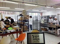 지적장애인 일자리 사업 `향기 제작소` 오픈