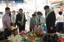도의회, 예천 상설시장서 추석장보기