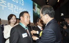 포항 삼구건설 `주택건설의 날` 은탑산업훈장