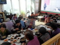 포항 흥해 양평해장국 경로당 어르신 식사 대접