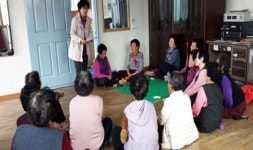 봉화읍 행복나눔팀 경로당 방문 호응