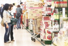 지난달 유통업계 울고 편의점 웃었다