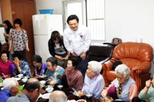 이칠구 어르신 복지공약하며 표밭 다져