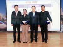 포항 상대동 개발자문위, 주민센터 직원에 공로패