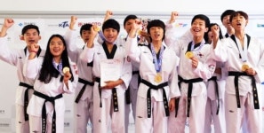 술이홀시범단, 세계태권도한마당 첫 금