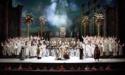 폭발적 인기… 오페라 `나부코` 막 내려