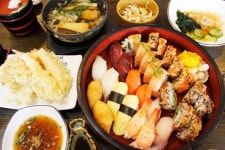 코스요리 부럽잖은 초밥 `커플세트`