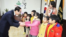 어린이집연합회 동전 모아 기탁
