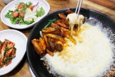 미식가도 사로잡은 매콤한 치즈등갈비
