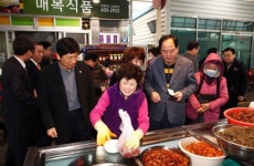 김천시의회  황금시장서 설 전통시장 장보기 행사