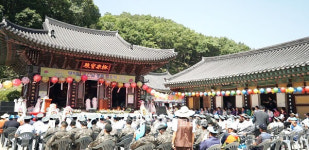 사회 어둠 밝히는 등불 되소서