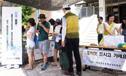 관광객에 물·그늘막 제공 `인기`