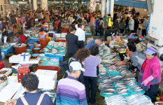 죽도시장 명절 분위기