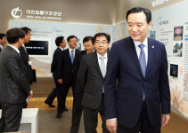 김현웅 법무부 장관 대한법률구조공단 신청사 방문