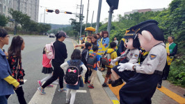 경산署, 평산초 등교생 대상 교통안전 캠페인