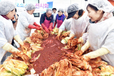 대구 남구여성단체協 경로당 등에 김장 전달
