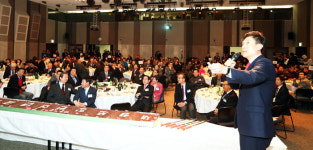 반갑다, 오랜만이네… 재회 기쁨 속 고향발전 한마음