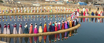 청도읍성 밟기 전통놀이 재현