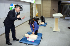 칠곡소방서, 군청 강당서 심폐소생술 등 응급처치 교육