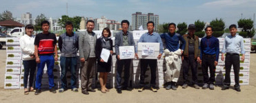 포항지역 경로당 40여곳에 제철나물 전달