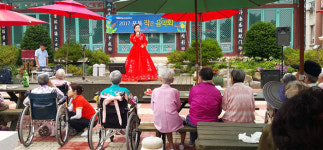 건강보험공단 포항북부지사  요양원서 `포북 작은 음악회`
