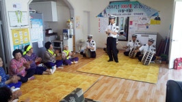 경로당 어르신 찾아 교통안전 이색 홍보